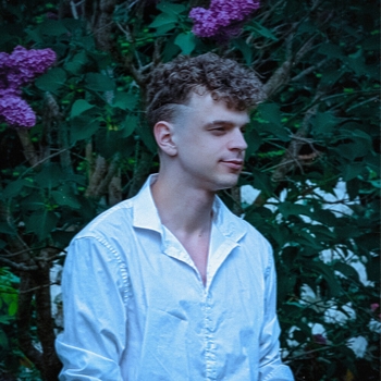 Foreveralone - Escaping from reality