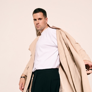 Даша Волосевич feat Nikulin - Терпкий дым (Песня под гитару поёт девушка)