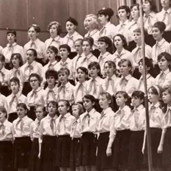 Младшая группа хора института художественного воспитания Академии педагогических наук, Ирина Ростовцева - В Лесу Родилась Ёлочка