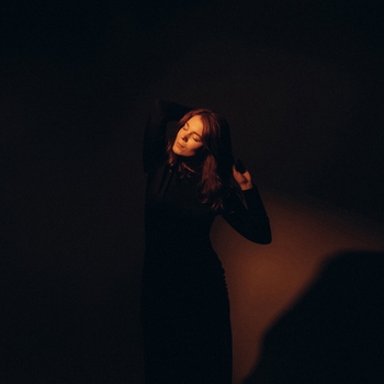 Саша Солнцева - В нас