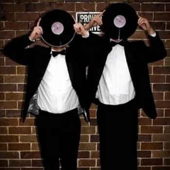 Yolanda Be Cool vrs Dcup - We No Speak Americano (Chew Fu Radio Mix)