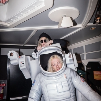 100 gecs - Hollywood Baby