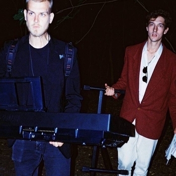 В Окнах Апрель - Простор