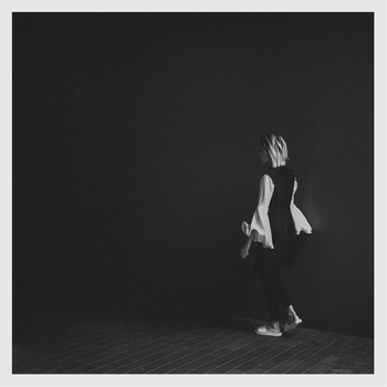 Teischa - Couldnt Care Less