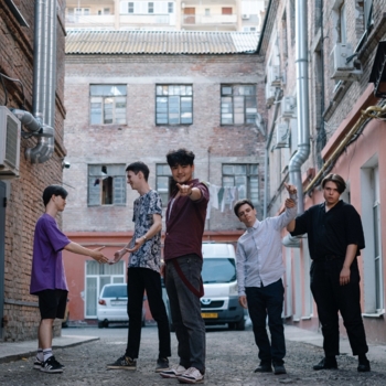 надписи на стенах - Выстою