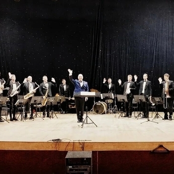 Эстрадный оркестр п/у Владимира Терлецкого - Мелодия (из фильма «Три тополя на Плющихе»)