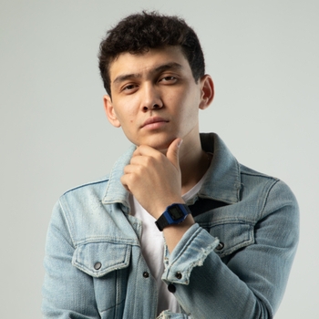 Алишер Назиров