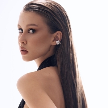 Аня Пересильд - Песня Алисы (Музыка из фильма «Алиса в стране чудес»)